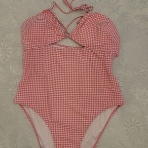 NWOT - 1 piece bathing suit